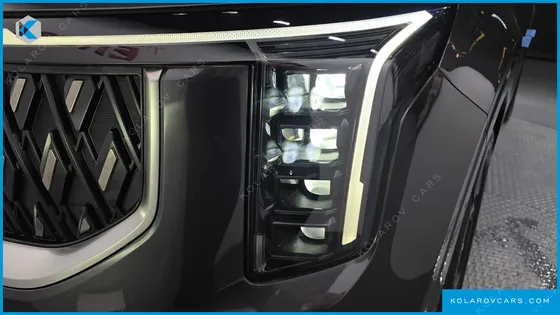 KIA CARNIVAL GASOLINE 7-SEATER NOBLESSE