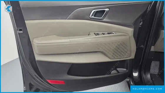 KIA CARNIVAL GASOLINE 7-SEATER NOBLESSE