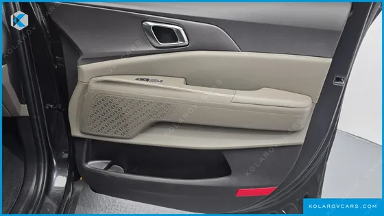 KIA CARNIVAL GASOLINE 7-SEATER NOBLESSE
