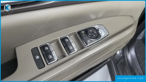 KIA CARNIVAL GASOLINE 7-SEATER NOBLESSE