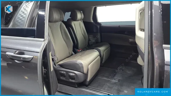 KIA CARNIVAL 7-SEATER SIGNATURE
