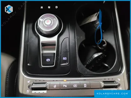 KIA CARNIVAL 9-SEATER PRESTIGE