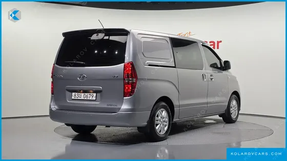 HYUNDAI STAREX VAN 5-SEATER