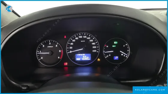 HYUNDAI STAREX VAN 5-SEATER
