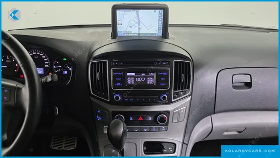 HYUNDAI STAREX VAN 5-SEATER