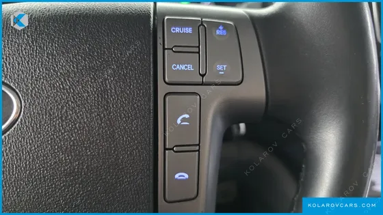 HYUNDAI STAREX VAN 5-SEATER