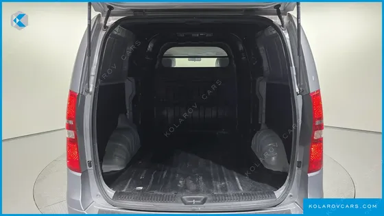 HYUNDAI STAREX VAN 5-SEATER