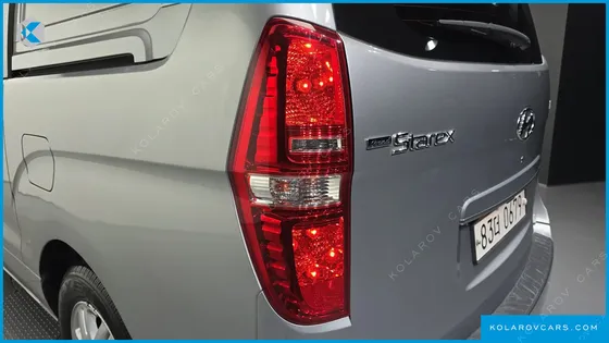 HYUNDAI STAREX VAN 5-SEATER