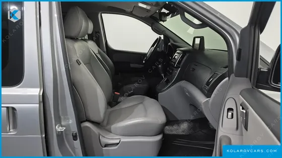 HYUNDAI STAREX VAN 5-SEATER