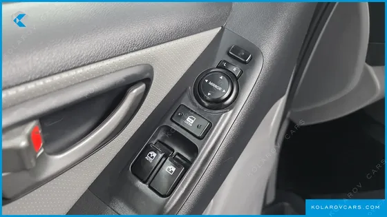 HYUNDAI STAREX VAN 5-SEATER