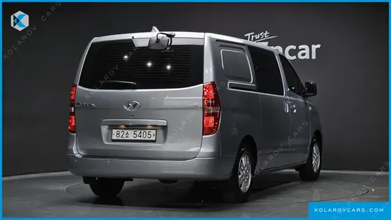 HYUNDAI STAREX VAN 5-SEATER
