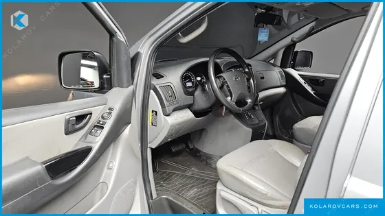HYUNDAI STAREX VAN 5-SEATER