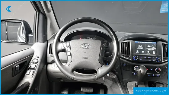 HYUNDAI STAREX VAN 5-SEATER