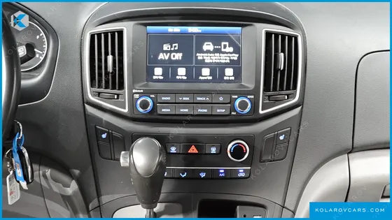 HYUNDAI STAREX VAN 5-SEATER