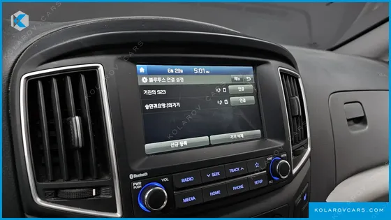 HYUNDAI STAREX VAN 5-SEATER