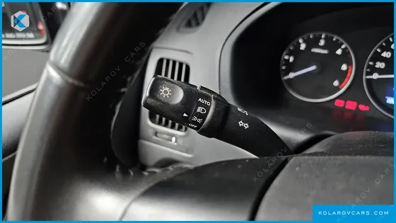 HYUNDAI STAREX VAN 5-SEATER