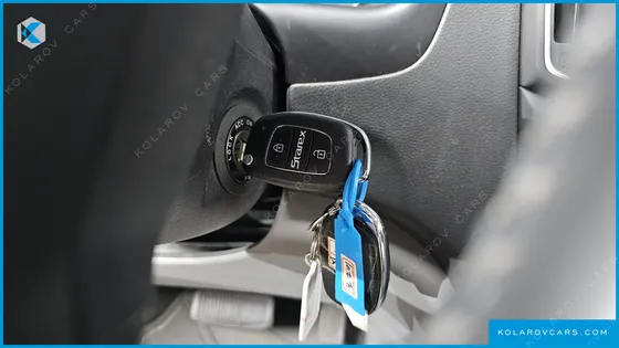 HYUNDAI STAREX VAN 5-SEATER