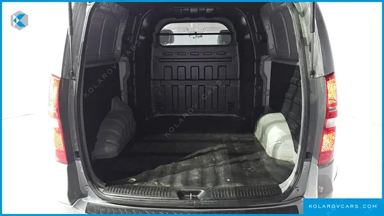 HYUNDAI STAREX VAN 5-SEATER