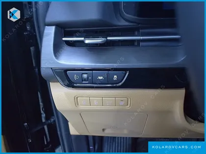 KIA CARNIVAL 9-SEATER SIGNATURE