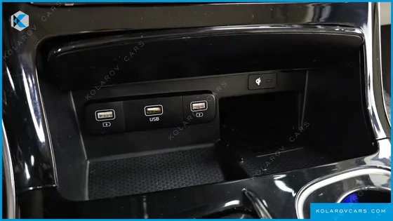 KIA CARNIVAL 9-SEATER HI-LIMOUSINE