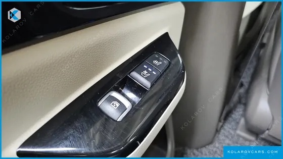 KIA CARNIVAL 9-SEATER HI-LIMOUSINE