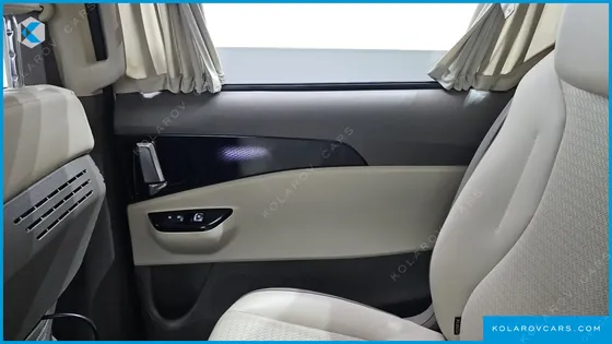 KIA CARNIVAL 9-SEATER HI-LIMOUSINE