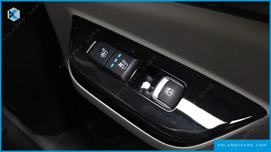 KIA CARNIVAL GASOLINE 7-SEATER SIGNATURE