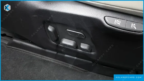 KIA CARNIVAL GASOLINE 7-SEATER SIGNATURE