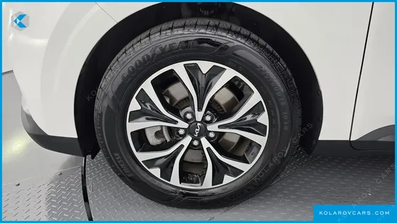 KIA CARNIVAL 9-SEATER PRESTIGE