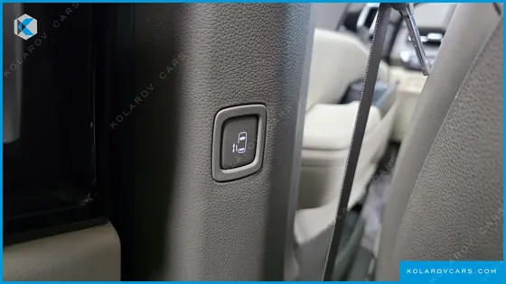 KIA CARNIVAL 9-SEATER PRESTIGE