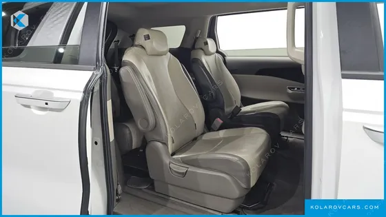 KIA CARNIVAL 9-SEATER PRESTIGE