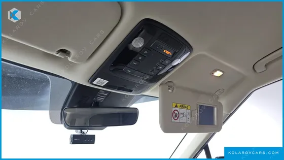 KIA CARNIVAL 9-SEATER PRESTIGE