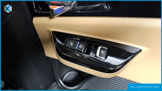 KIA CARNIVAL GASOLINE 7-SEATER SIGNATURE
