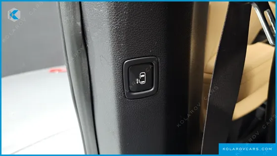 KIA CARNIVAL GASOLINE 7-SEATER SIGNATURE