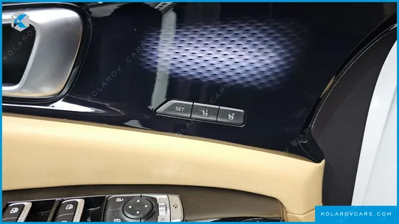 KIA CARNIVAL GASOLINE 7-SEATER SIGNATURE