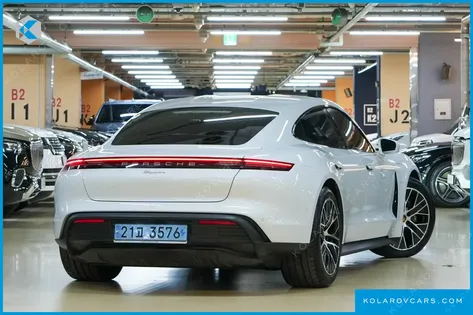 PORSCHE TAYCAN BASE