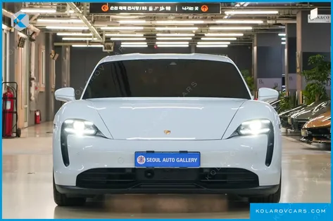 PORSCHE TAYCAN BASE