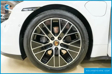 PORSCHE TAYCAN BASE