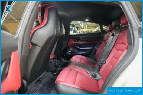 PORSCHE TAYCAN BASE