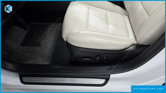 HYUNDAI GRANDEUR LE BLANC