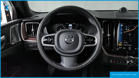 VOLVO XC60 B6 INSCIRTION