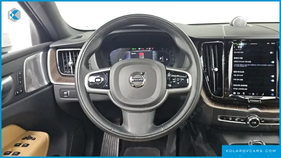 VOLVO XC60 B6 INSCIRTION
