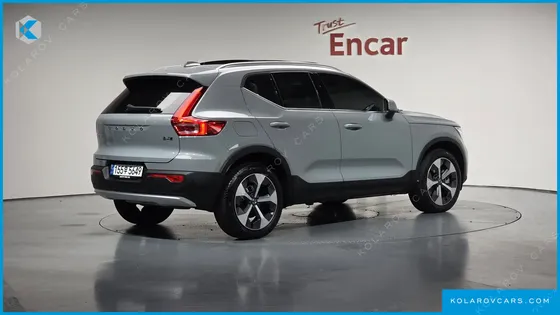 VOLVO XC40 B4 ULTRA BRIGHT