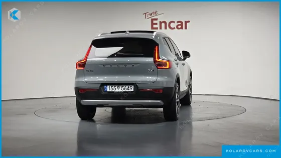 VOLVO XC40 B4 ULTRA BRIGHT