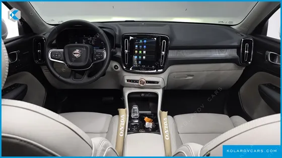 VOLVO XC40 B4 ULTRA BRIGHT