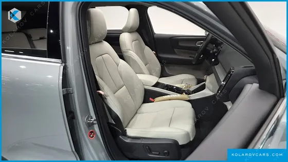 VOLVO XC40 B4 ULTRA BRIGHT