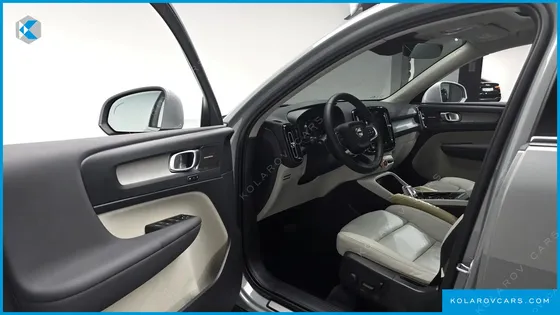 VOLVO XC40 B4 ULTRA BRIGHT
