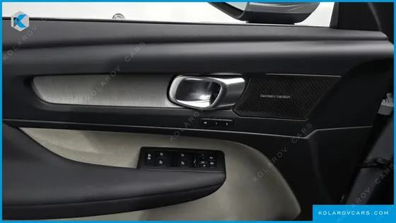 VOLVO XC40 B4 ULTRA BRIGHT