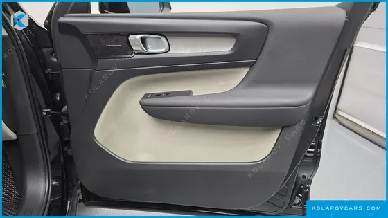 VOLVO XC40 B4 ULTIMATE BRIGHT