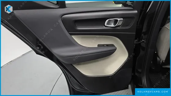 VOLVO XC40 B4 ULTIMATE BRIGHT